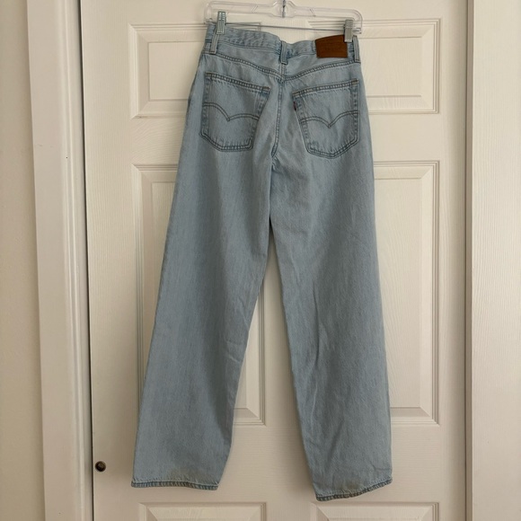 Levi's Baggy Dad Jeans in Light Wash - Picture 5 of 11